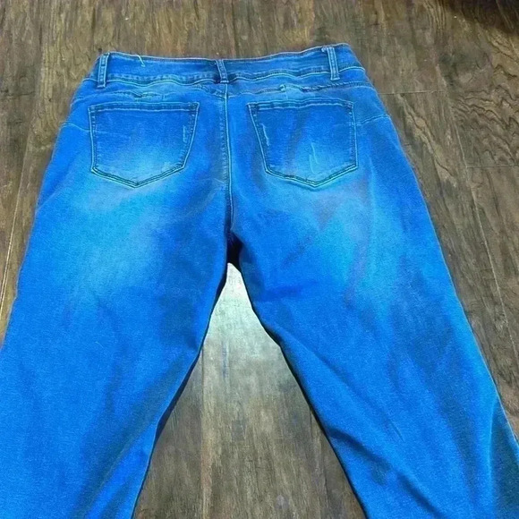 Sandpiper PushUp Jean Capris - Picture 4 of 9